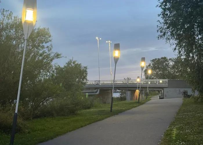 شقة Downtown Riverside With Parking *