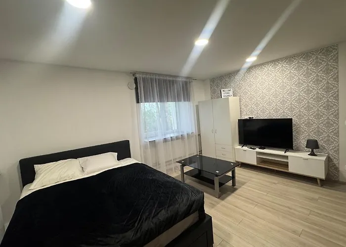 Downtown Riverside With Parking بارنو