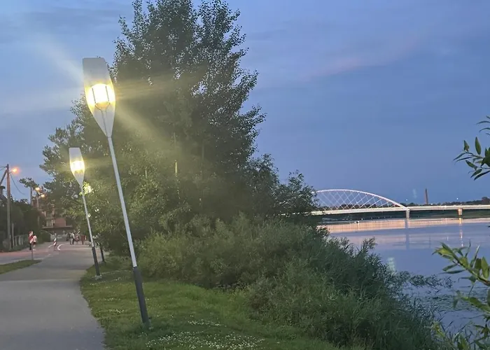 شقة Downtown Riverside With Parking *