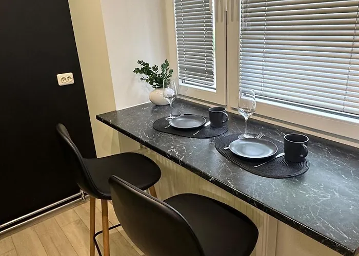 Downtown Riverside With Parking بارنو